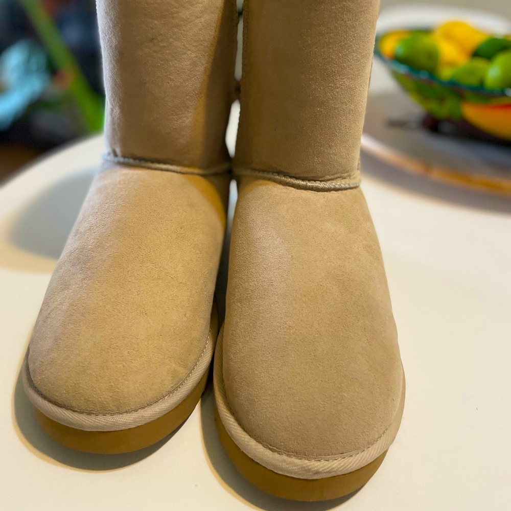 Uggs Classic Short II Boots - Sand color size 9